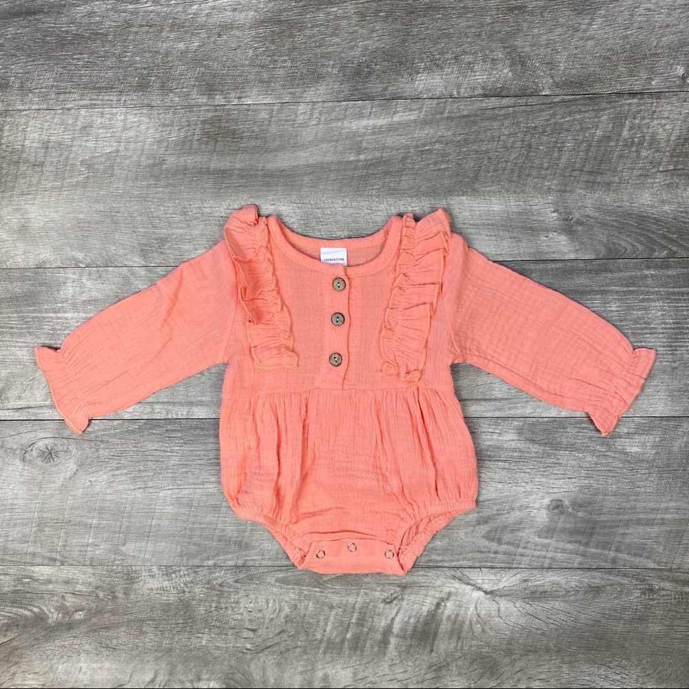 Baby girls coral cotton linen ruffle romper - Picture 1 of 2